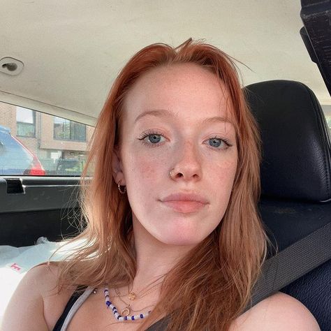 Me & the fishies | Instagram Amybeth Mcnulty, Stranger Things Actors, Jamie Campbell Bower, Anne Shirley, Female Actresses, August 20, Anne Of Green Gables, Pure Beauty, Friend Photos