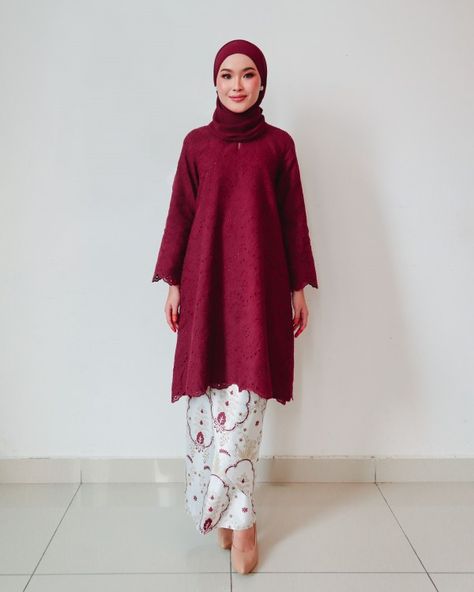 SERENA IN WINE Baju Kurung Pahang Modern, Kurung Batik Modern, Baju Kurung Moden Style, Kurung Pahang, Baju Kurung Moden, Kurung Moden, Eid Outfit, Batik Fashion, Hijab Fashion Inspiration