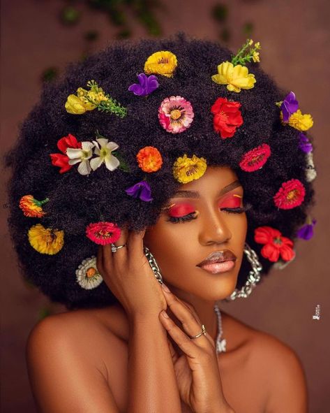 Afros With Flowers, Afrocentric Photoshoot Ideas, Creative Photography With Flowers, Afro Hair Photoshoot Ideas, Afro With Flowers, Flowers In Hair Photoshoot, Editorial Hair Photography, Natural Hair Photoshoot Ideas, Afro Shoot