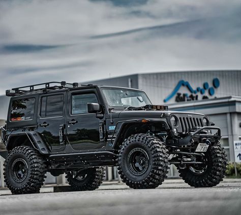 Jeep Wrangler Gladiator, Black Jeeps, Black Jeep Wrangler, Jeep Lifestyle, American Pickup Trucks, Muscle Truck, Work Trucks, American Trucks, Black Jeep