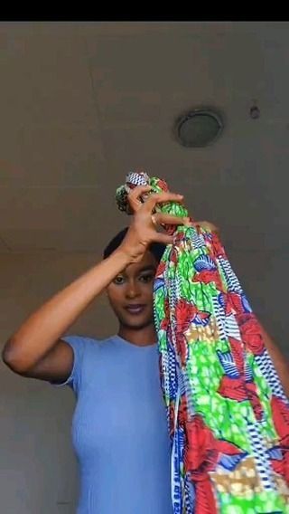 African Head Wraps Tutorial, Head Scarf Outfit, Afro Look, Head Wrap Tutorial, Ankara Scarf, African Head Scarf, African Head Dress, African Hair Wrap, Ways To Tie Scarves