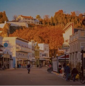 Indie Town Aesthetic, Small Town Vermont Aesthetic, 70s Town Aesthetic, Small Town Inn Aesthetic, Retro Town Aesthetic, Retro Small Town Aesthetic, Appalachian Town Aesthetic, Small Town Family Aesthetic, Small Town Michigan