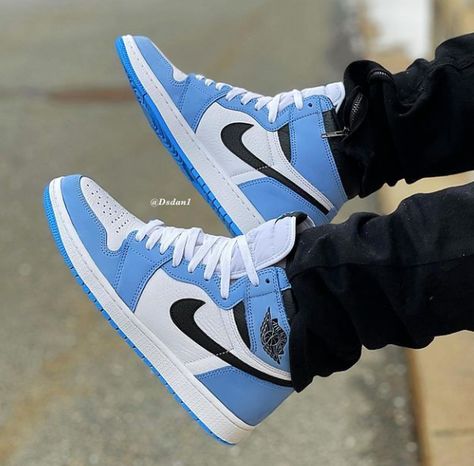 Nike Jordan 1 University Blue, University Blue Jordans Outfit Men, Jordan 1 University Blue Outfit Mens, Jordan 1 University Blue Outfit, Air Jordan Outfits Men, Air Jordan 1 University Blue, Blue Outfit Men, Nike Azul, Jordan 1 Unc