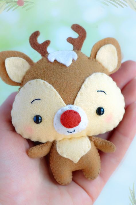 Felt Rudolph sewing PDF pattern and SVG cut files, Santa's ninth reindeer. Great idea for the Christmas tree decoration or a handmade Christmas gift. This pattern also includes the instruction for a flower, so you may create a woodland deer toy. This cutie is easy to make, all you need is felt, thread, needle, fiber, doll eyes and glue. Reindeer Crafts For Kids, Raindeer Crafts, Reindeer Crafts, Reindeer Diy, Deer Toy, Felt Ornaments Diy, Felt Toys Diy, Felt Ornaments Patterns, Rudolph Reindeer