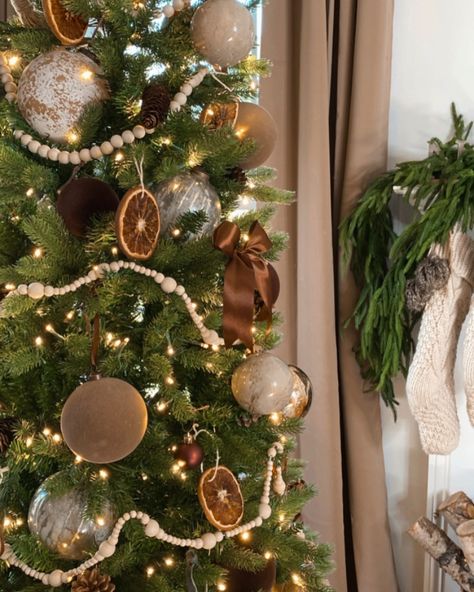 LIVING ROOM HOLIDAY INSPO🤎🎄Welcome October and happy Tuesday friends. These are some stills from last year Christmas Decor… 🚨Link in bio to SHOP . . . #christmas2024 #livingroomdesign #brownchristmas #holidaydecorating #christmasmantle #christmastree #livingroominspiration #navidad Christmas Decor Ideas | Brown Christmas Decor | Styling my Living Room for Christmas | Holiday Mantle Inspiration | Neutral Christmas Tree Green Black And Bronze Christmas Tree, Green Brown And Beige Christmas Tree, Christmas Decor Brown And Gold, Brown Green Red Christmas Tree, Earth Toned Christmas Tree, Dark Green And Brown Christmas Tree, Brown Gold Christmas Decor, Orange And Brown Christmas Tree, Christmas Tree Earth Tones