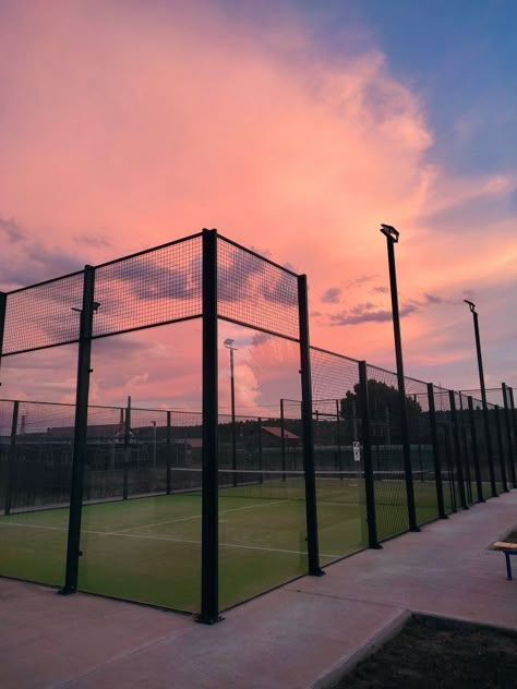 Pickleball Court Aesthetic, Tennis Wallpaper, Paddle Tennis, Tennis Aesthetic, Instagram Feed Planner, Style Parisienne, Pickleball Court, Old Money Aesthetic, Tennis Clothes