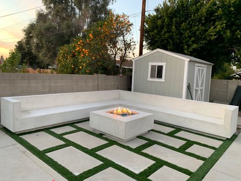 Backyard design concrete bench firepit yardzen Patio Ideas Backyard, Turf Backyard, Concrete Backyard, Landscape Backyard, Garden Landscaping Ideas, Pavers Backyard, Landscaping Backyard, Backyard Design Ideas, Wedding Backyard