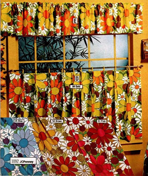 See 100 short retro window curtains & cafe curtains that were essential '70s home decor 1970s Bathroom Decor, 70s Curtains, Van Curtains, Vintage Kitchen Curtains, Apartment 2023, 70s Cottagecore, Midcentury Kitchen, 70s Interior Design, Retro Curtains