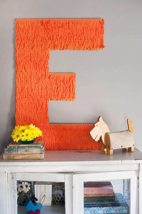 DIY Giant Fringe Monogram Monogram Wall Art, Diy Pinata, Diy Letters, Monogram Wall, Diy Art Projects, Letter E, Diy Projects To Try, Diy Wall Art, Diy Wall Decor