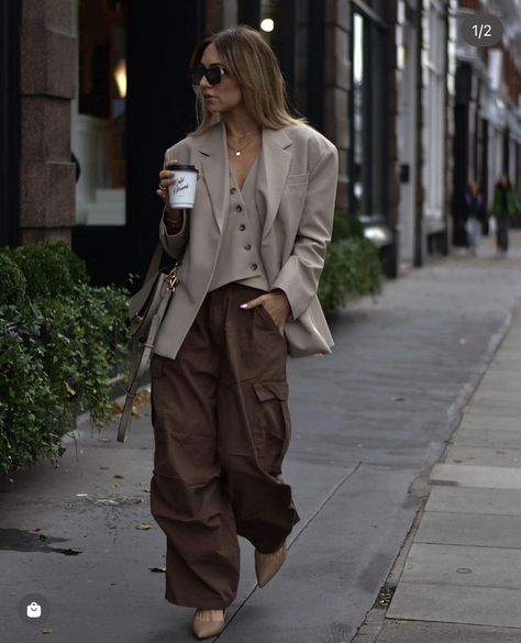 Parachute Pants Outfit, Daily Street Style, Outfits 2014, Winter Pants Outfit, 2025 Fashion, Cargo Pants Outfit, Effortlessly Chic Outfits, Moda Paris, Looks Street Style