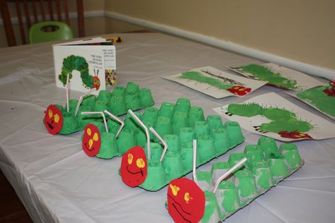 Kirstikoo Handmade Gifts: Eric Carle Inspired Art {Camp} Ecfe Ideas, Butterfly Art Project, Caterpillar And Butterfly, Eric Carle Art, Eric Carle Activities, Caterpillar Art, Hungry Caterpillar Activities, March Crafts, Egg Cartons