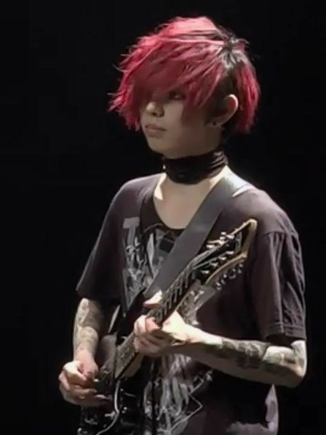 Scene Kid Hair, Short Emo Haircuts, Scene Emo Aesthetic, Scene Emo Fashion, Pastel Green Hair, Visual Kei Boy, Short Emo Hair, Scene Haircuts, Emo Haircuts