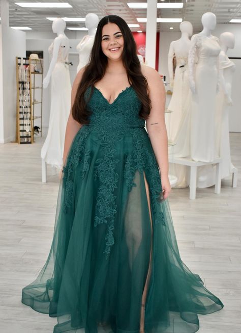 Hunter green tulle dress Neon Prom Dresses, Below The Knee Dresses, Strapless Prom Dress, Prom Dress Plus Size, Plus Size Prom, Plus Size Formal, Prom Dress Stores, Plus Size Formal Dresses, Prom Dresses For Sale