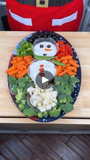 27K views · 258 reactions | Cute Snowman Veggie Tray and Dip | Cute Snowman Veggie Tray and Dip  Create a Holiday to Remeber with this cute idea for your veggies  This video was produced by Kiera J and Network Media,... | By Kiera & Ryan & Danny & Justine | Alright y'all. Today we are taking some veggies and plain old serving bowls and serving tray from the Dollar Tree and we are going to make it into just this fantastic holiday surprise. It's going to be more of like an appetizer or a little snacky snack for these holidays coming up. So I just grabbed this is about two heads of some broccoli and we sliced them all up after we washed them and I'm grabbing this little bag of some peeled and washed baby carrots. But y'all I'm just kind of setting it on the side each of those sides. And that Grinch Fruit Tray Ideas, Snowman Veggie Tray Ideas, Snowman Veggie Platter, Santa Veggie Platter, Christmas Tree Veggie Tray Platter Ideas, Grinch Veggie Platter, Christmas Tree Relish Tray Ideas, Christmas Theme Veggie Tray, Snowman Veggie Tray