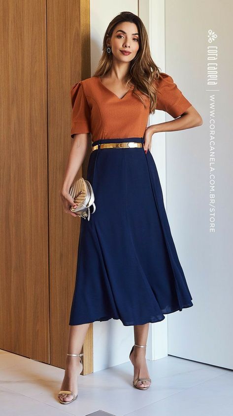 Blue Skirt Outfits, Color Combinations For Clothes, Evening Skirts, Casual Outfit Inspiration, Paneled Skirt, Elegante Casual, Women Formals, Fashion Mistakes, Looks Chic