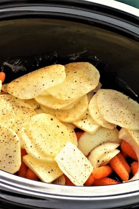 Crockpot Potatoes And Carrots, Potatoes Crock Pot, Carrot Stew, Crockpot Potatoes, Cheesy Potatoes Crock Pot, Bacon Soup Recipes, Roasted Baby Carrots, Baby Carrot Recipes, Slow Cooker Potatoes