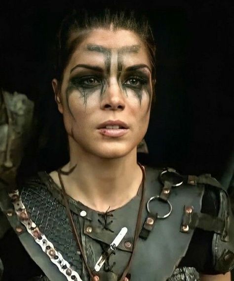 Octavia Blake Makeup, Huntress Makeup, Army Face Paint, Camouflage Face Paint, Apocalyptic Outfit, Makeup Pride, Warrior Makeup, Viking Makeup, Vikings Halloween