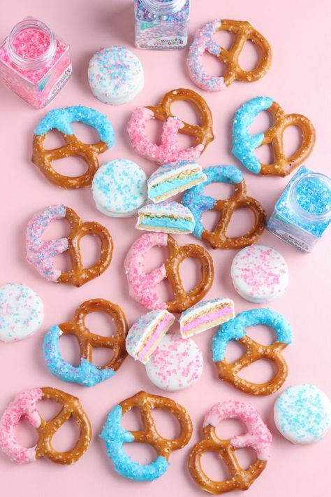 Pretzel Gender Reveal, Chocolate Covered Pretzels Gender Reveal, Gender Reveal Party Cake Ideas, Gender Reveal Pretzels, Gender Reveal Treats Sweets, Gender Reveal Sweets Table, Gender Reveal Dessert Ideas, Gender Reveal Treat Table, Gender Reveal Appetizers