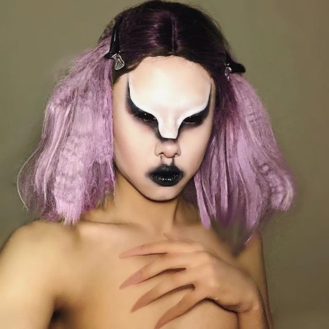 Drag Nose Contour, Drag Makeup For Hooded Eyes, Spooky Drag Makeup, Vampire Drag Makeup, Dark Drag Makeup, Alt Drag Makeup, Drag Contour, Drag Inspired Makeup, Goth Drag Makeup