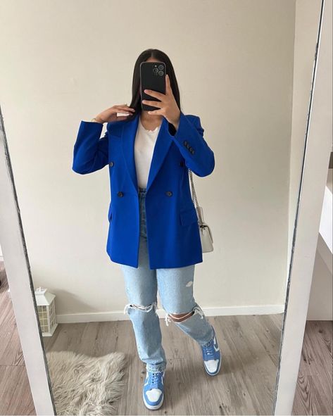 Outfit Blazer Bleu, Royal Blue Blazer Outfit, Blazer Outfits For Women Casual, Blue Blazer Outfits For Women, Prom Night Dress, Outfit Zara Drip, Dressing Modestly, Short Curvy, Royal Blue Blazers