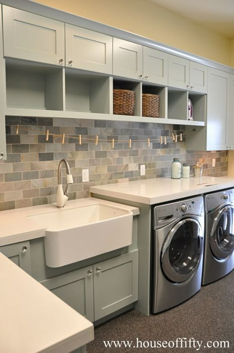 15+ Beautiful Laundry Rooms sure to inspire you for your own laundry room! { lilluna.com } Modern Farmhouse Laundry Room, Country Laundry Rooms, Farmhouse Kitchen Backsplash, Laundry Room/mud Room, Room Storage Diy, Stylish Laundry Room, Basement Laundry Room, Dream Laundry Room, Basement Laundry