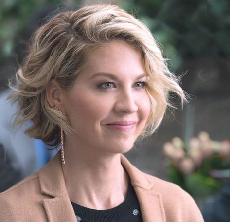 Jenna Elfman Short Hair, Jenna Elfman Hair, Jenna Elfman, Kort Bob, Pixie Haircut Ideas, Bob Haircut Curly, Cool Short Hairstyles, Bob Haircut For Fine Hair, Bob Hairstyles For Fine Hair