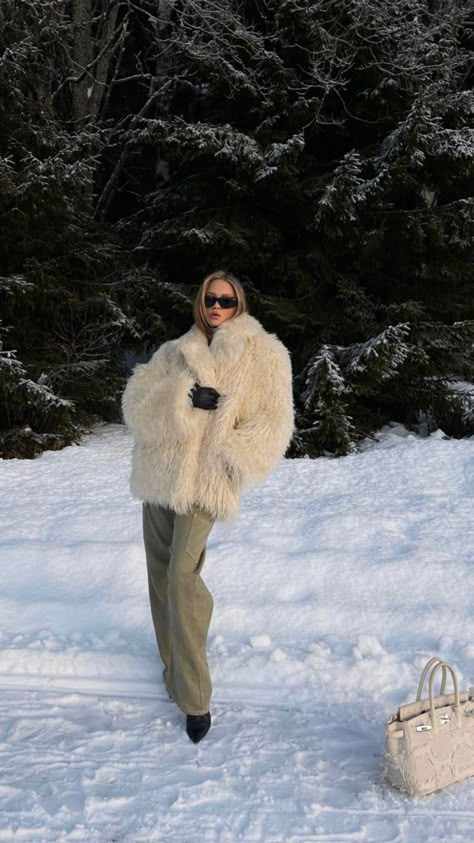 White Fur Coat Outfit, Fur Aesthetic, Slavic Aesthetic, Fur Jacket Outfit, Fur Coat Outfit, White Faux Fur Coat, White Fur Coat, Fall Fashion Skirts, Winter Outfits Aesthetic