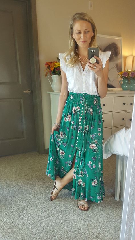 Green floral maxi skirt with white top Floral Maxi Skirt, Maxi Skirts, Floral Maxi, White Top, White Tops, Boho Chic, Maxi Skirt, Sydney, Fashion Outfits