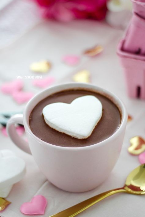 Heart Marshmallow in Hot Chocolate for Valentine's Day - A large fluffy marshmallow floating in a cup of creamy hot chocolate for a cold winter day. Simple Valentine's Day treat with a pink mug. Gif Café, Creamy Hot Chocolate, Mason Jar Recipe, Heart Marshmallows, Chocolate Sticks, Pink Mug, Valentines Day Food, Valentine Chocolate, Valentine's Day Recipes