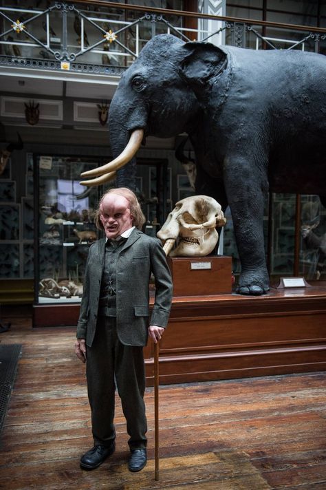 Joseph Merrick posing at the museum 3 John Merrick, Joseph Merrick, The Elephant Man, Ripper Street, East End London, Creepy Vintage, British Tv Series, Victorian Photos, English Men