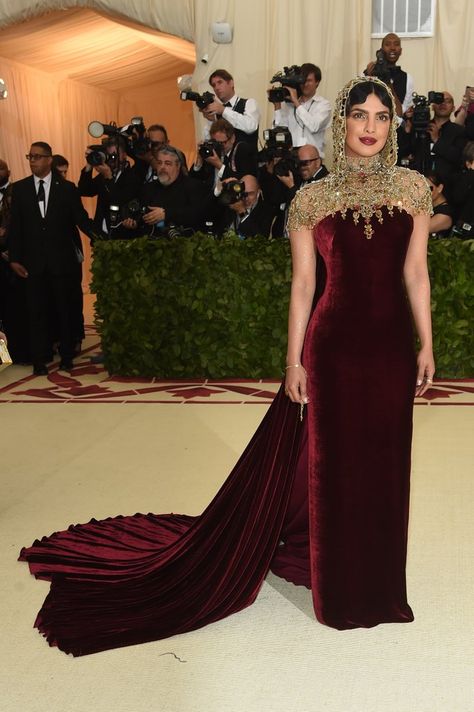 Priyanka Chopra Met Gala Dress 2018 Hooded Gown, Velvet Evening Gown, Gala Gowns, Met Gala Outfits, Met Gala Dresses, Gala Fashion, Met Gala Red Carpet, Jeanne Lanvin, Costume Institute