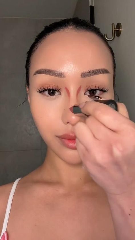 MAKEUP TRICKS | MAKEUP HACKS | LIPSTICK Makeup With Lipstick Only, Make Up Hacks Tiktok, Makeup With Only Lipstick, Lipstick Hacks Beauty Tricks, Lipstick Tutorial Video, Makeup With Lipstick, Makeup Tips Videos, Beauty Hacks Videos, Red Makeup Tutorial