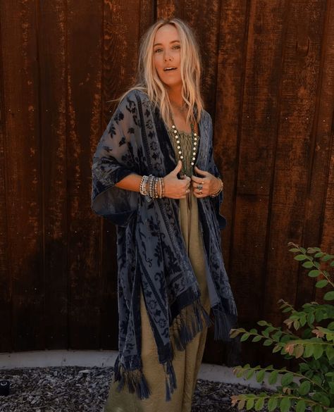 Everyone loves a great kimono- This elevated style features a dreamy velvet and mesh blend that will catch anyone's eye! The tassel details add extra movement for a fun and flirty look. Style with your favorite basics for an easy head to toe outfit! Kimono With Dress Outfit, Velvet Kimono Outfit, Boho Kimono Outfit, Advanced Style Boho, Bohemian Style Winter, Duster Outfit, How To Wear Kimono, 2025 Style, Black Plain Dress