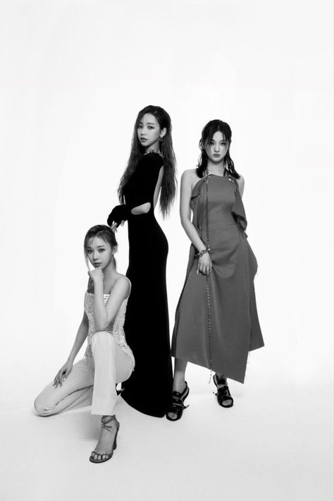 Sophisticated Photoshoot, Giselle Winter, Karina Giselle, Self Portrait Poses, Standing Poses, K Pop Star, Portrait Poses, Fashion Photoshoot, Fashion Poses