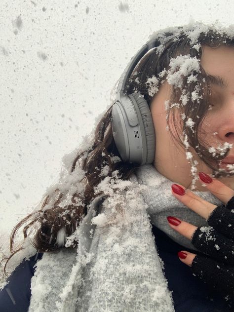 Snow In Hair, Winter Bucket List, Winter Aesthetic, Winter Photography, Camera Roll, Hot Chocolate, Headphones, London, Collage