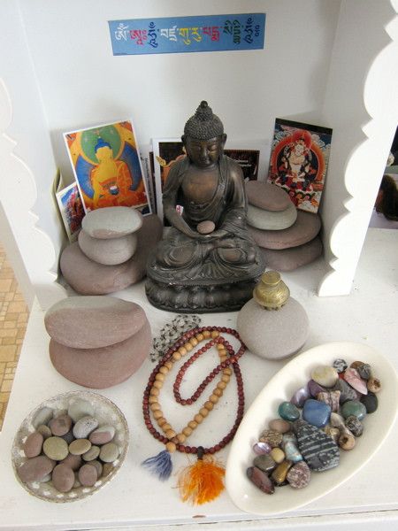 Buddha Altar, Arte Ganesha, Buddhist Decor, Spiritual Altar, Zen Garden Design, Meditation Room Decor, Healing Room, Buddhist Altar, Meditation Rooms