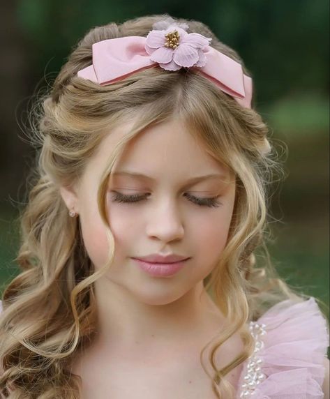 Hair Earrings, Bridal Makeup Looks, Kids Makeup, Party Hairstyles, Wedding Hair And Makeup, Nature Girl, Girls Makeup, Pretty And Cute, Kids Hairstyles