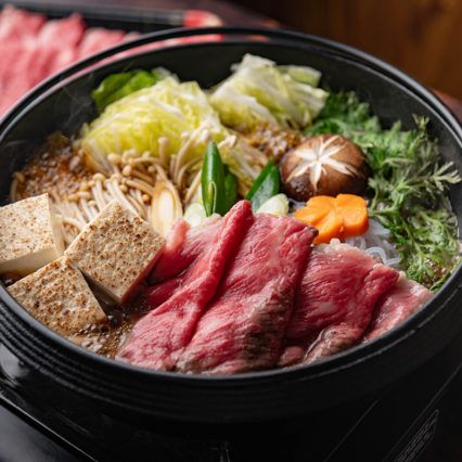 Sukiyaki Recipe, Popular Chinese Dishes, Bawang Bombay, Foreign Food, Shabu Shabu, One Pot Dishes, Japanese Dishes, Chinese Dishes, Cooking Together