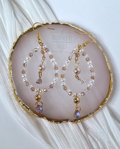 ✨ Elevate your elegance with our stunning Ethnic Pearls and Crystals Choker, paired perfectly with delicate Jhumka earrings. A dreamy choice for weddings and an unforgettable gift for bridesmaids! 💖🌸 #BridalBeauty #JewelryGoals #WeddingGifts Gift For Bridesmaids, Crystal Choker, Jhumka Earrings, Bridal Beauty, Bridesmaid Gifts, Choker, Wedding Gifts, Shells, Weddings