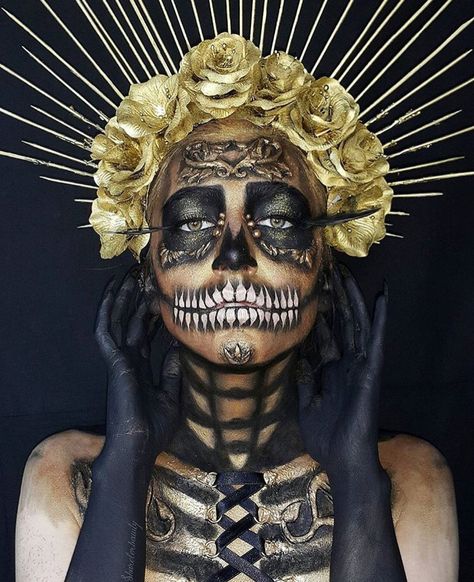 Gold and black skill makeup Steampunk Sketch, Skull Face Makeup, Ideas Disfraz, Halloween Glam, Makeup Shoot, Makeup Gold, Mexico Trip, Halloween Idea, Skeleton Makeup