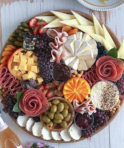 Orange Theme Charcuterie Board, Ham Charcuterie Board, Charcuterie Board Meats, Sweet Brunch, Food Photography Dessert, Charcuterie Gifts, Food Buffet, Snack Platter, Catering Ideas Food