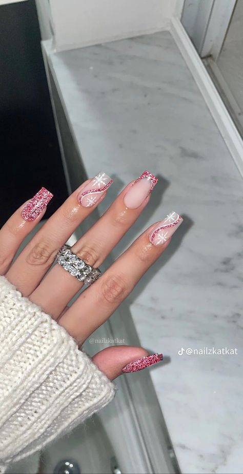 White Snowflake Nails, Winter Nails Acrylic, Simple Gel Nails, Simple Acrylic Nails, Snowflake Nails, Christmas Nails Acrylic, Snowflake Design, Winter Nail Art, Winter Nail