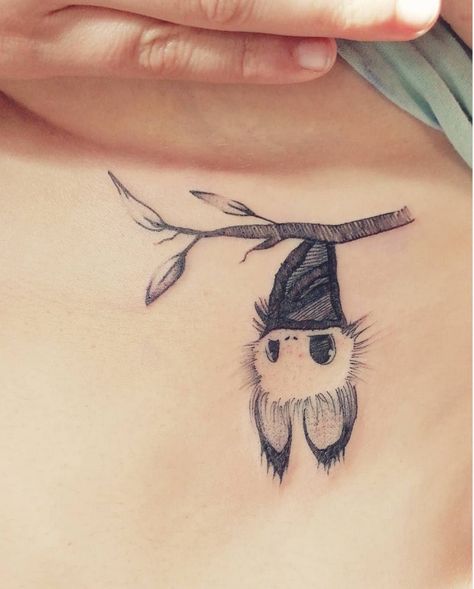 When you're the darkness, but also very smol. These cute bat tattoos are perfect to show off your Halloween spirit and goth aesthetic year round, but they're also too cute to be creepy. #tattoos #halloweentattoos #bats #battattoo Bat Tattoos, Gotik Tattoo, Cute Halloween Tattoos, Bats Tattoo Design, Pumpkin Tattoo, Bat Tattoo, Witch Tattoo, Raven Tattoo, Creepy Tattoos