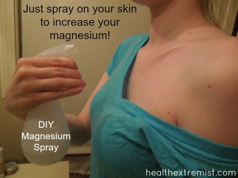 How to Make Magnesium Spray for Your Skin Magnesium Spray, Epsom Salt Bath, Salt Bath, Magnesium Benefits, Magnesium Oil, Diy Sprays, Epsom Salt, Diy Natural Products, Health Info