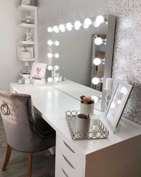 #deco #design #decoration #decorationinterieure #moderne #cocooning #chicdesign #interieur #cosy #maisoncontemporaine #decor #home #martinique #luxury #interior #interiordesign #modernhome #homedecoration #homedesign #home #instahome #interior2you #passion4interior Beauty Room Vanity, Dressing Room Decor, Hollywood Mirror, Makeup Room Decor, Beauty Room Decor, Pinterest Room Decor, Teen Bedroom Decor, Girl Bedroom Decor, Room Design Bedroom