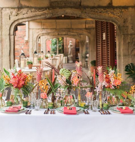 havanna inspired wedding table Havana Party, Havana Nights Party, Tropical Glam, Fiesta Tropical, Havana Nights, Tropical Home Decor, Tropical Party, Tropical Theme, Tropical Houses