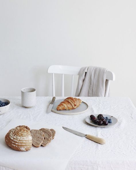 Kinfolk Style, Breakfast Table Setting, Breakfast Aesthetic, White Inspiration, Image Composition, Peanut Butter Sandwich, Hey Jude, Lunch Room, Food Photography Tips