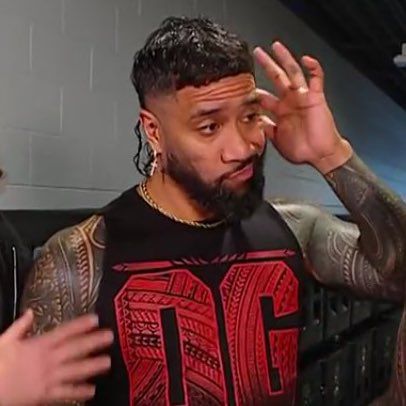 Wwe Reaction Pics, Wwe Meme, Wwe Funny Pictures, Wwe Funny, Polynesian Men, Haircut Curly Hair, Men Haircut Curly Hair, The Usos, Haircut Curly