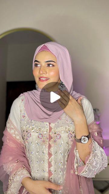 How To Wear Hijab With Saree, Hijab Tutorial For Saree, Wedding Hijab Styles Pakistani, Hijab Ideas For Wedding, Hijab Style For Party Weddings, Party Wear Hijab Style, Wedding Hijab Styles Tutorial, Hijab Tutorial For Wedding, Hijab For Wedding