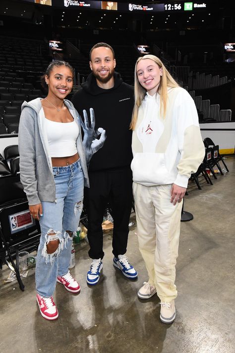 SC30 Inc. on Twitter: "𝐋𝐞𝐠𝐞𝐧𝐝𝐬 𝐎𝐧𝐥𝐲. Great seeing you in Boston, @azzi_35 @paigebueckers1 👏👋 https://t.co/TY1f6XW6yp" / Twitter Paige Buekers, Uconn Basketball, College Basketball Players, Basketball Girlfriend, Uconn Womens Basketball, Paige Bueckers, Basketball Moves, Basketball Wives, Future Girlfriend